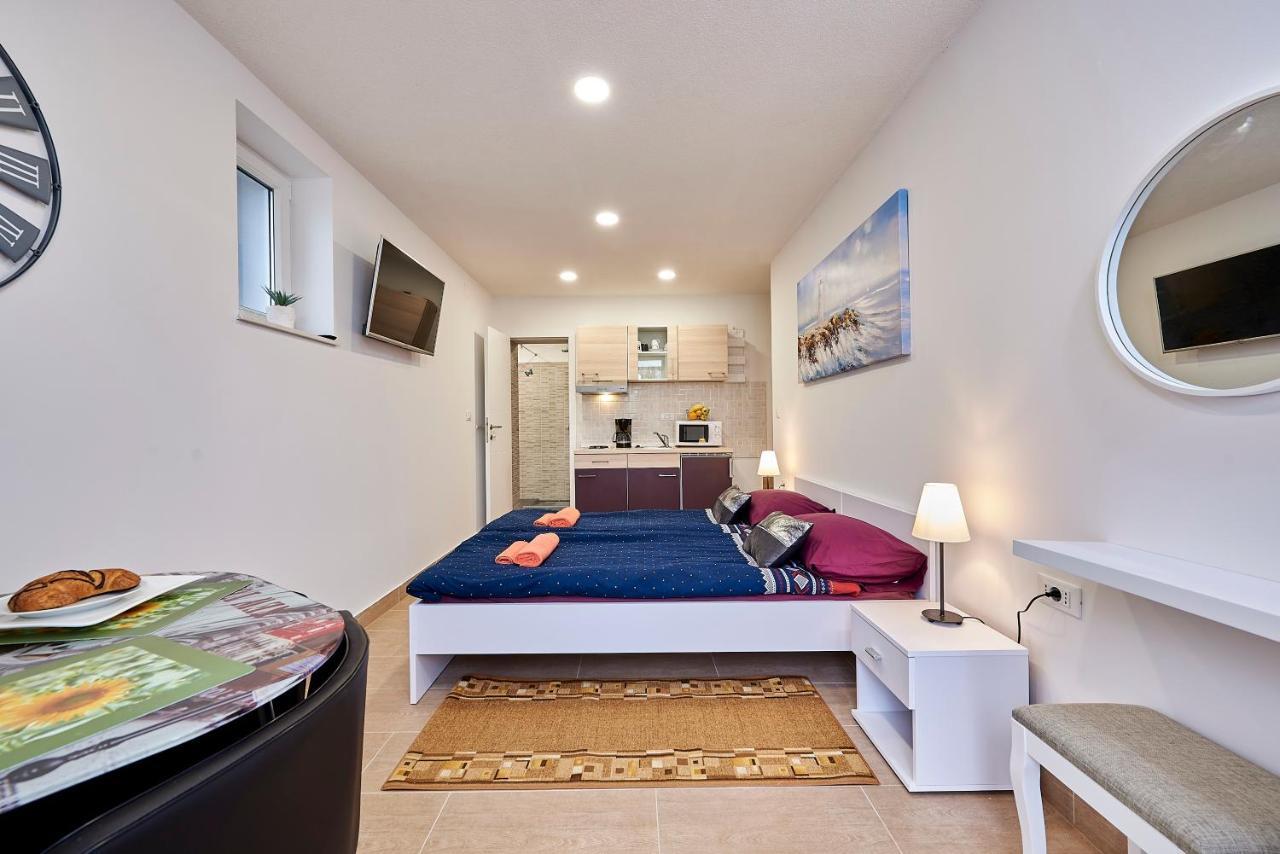 Studio Apartment Bascan Trogir Exterior foto