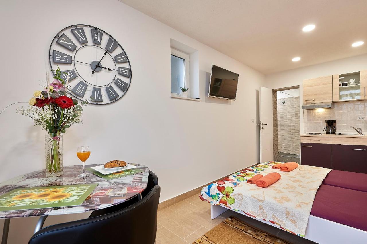 Studio Apartment Bascan Trogir Exterior foto
